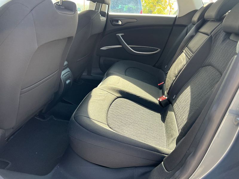 Citroën C5 2.0 HDi - fotka 8 z 15
