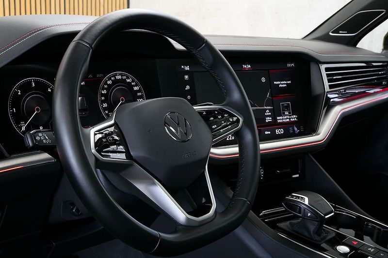 Volkswagen Touareg 3.0TDI 210kW R-Line Edition 20 - fotka 17 z 46