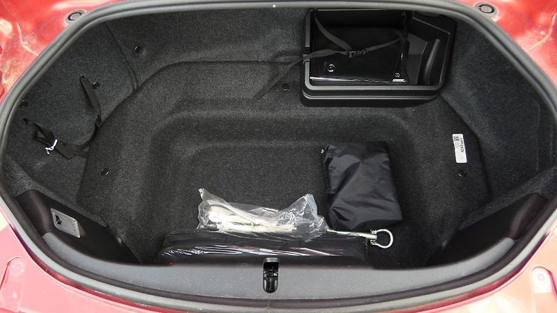 Mazda MX-5 RF 2.0 Skyactiv-G184 Exclusive - fotka 20 z 22