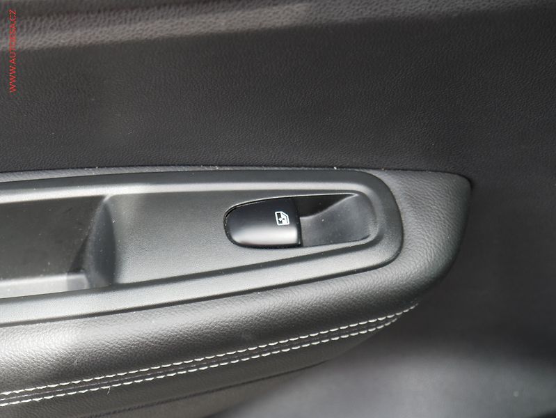 Renault Kadjar (2015) 1.6 dCi 4x4, ČR, AC, TZ, navi - fotka 12 z 18