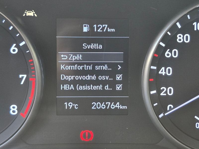 Hyundai i30 1.5i COMFORT LED KAMERA NAVI - fotka 23 z 41