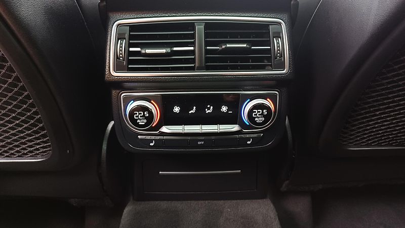 Audi SQ7 S-LINE 4.0 TDI 320kW 7míst. - fotka 21 z 50
