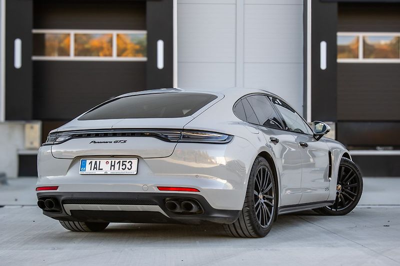 Porsche Panamera - fotka 5 z 27