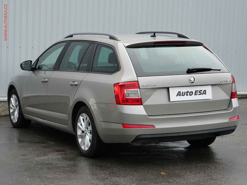 Škoda Octavia (2013) 2.0TDi, ČR, Ele, DSG, bixen - fotka 6 z 22