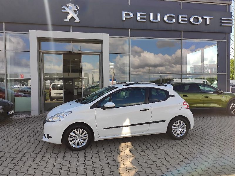 Peugeot 208 (2013) 1.2i 92k MAN5 nové CZ po STK - fotka 1 z 22