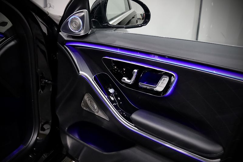 Mercedes-Benz Třídy S 580 Long 4Matic V8 370 kW - fotka 20 z 43