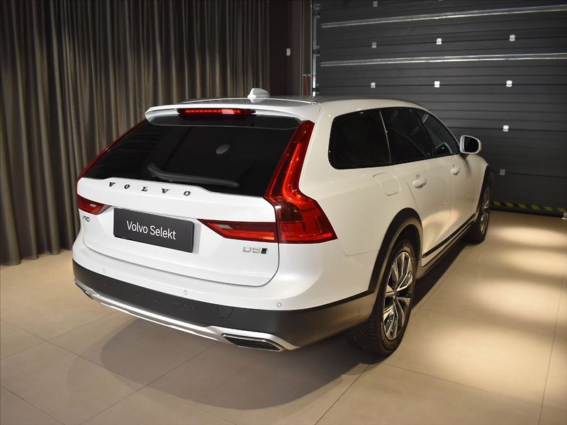 Volvo V90 2,0 D5 AWD CC PRO - fotka 4 z 28
