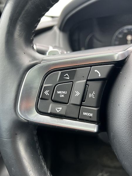 Jaguar F-Pace 25D AWD 177kW R-Sport DPH TZ - fotka 10 z 29