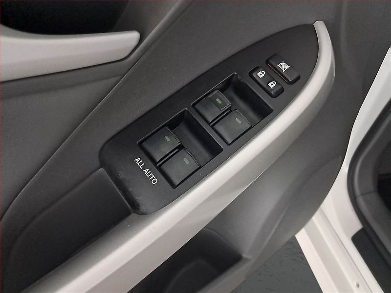 Toyota Prius (2009) 1.8 VVT-i HSD, Automat, Navi - fotka 15 z 18