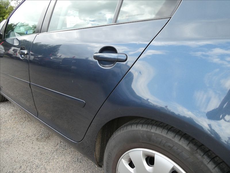 Volkswagen Golf 1,4 i16V serviska,ČR,2.majitel - fotka 16 z 49