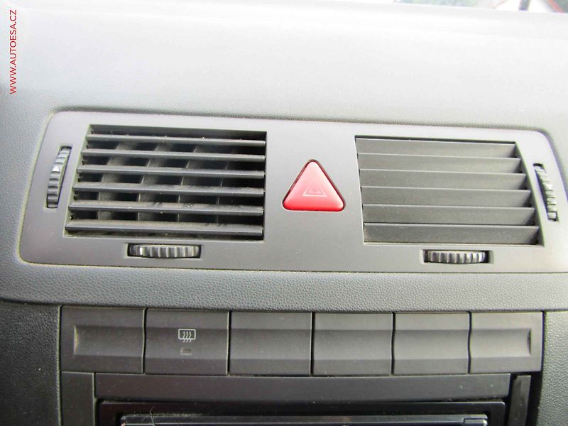 Škoda Fabia (2006) 1.2 HTP, 1.maj,ČR - fotka 15 z 16