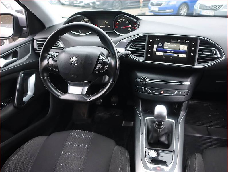 Peugeot 308 (2016) 1.6 BlueHDi, Serv.kniha, Navi - fotka 7 z 19