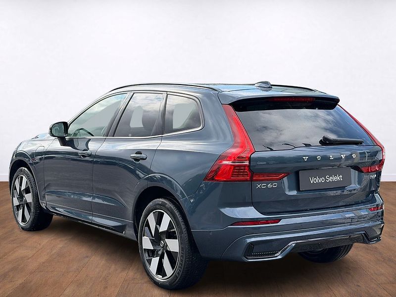 Volvo XC60 PLUS T6 AWD PHEV ACC,BLIS - fotka 3 z 21