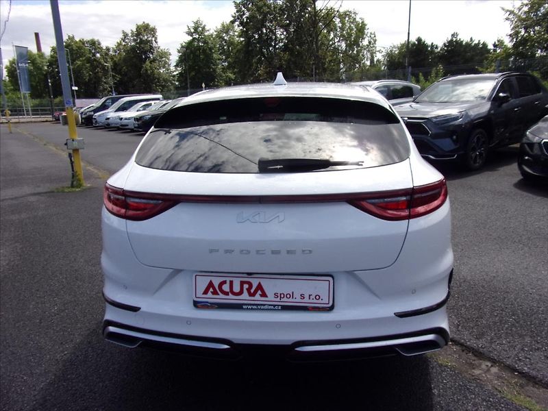 Kia ProCeed 1,5 T-GDI  GT-Line - fotka 4 z 32