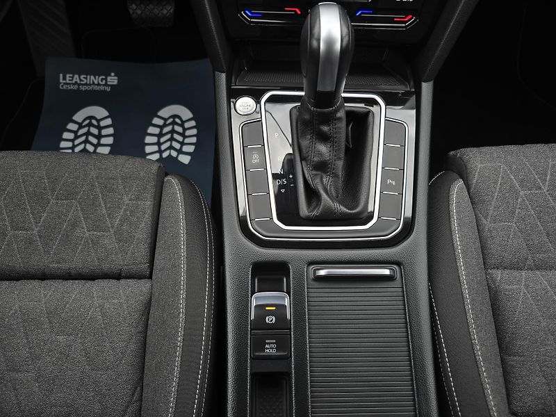 Volkswagen Passat 2.0TDI 110KW DSG BUSINESS ČR! - fotka 26 z 40