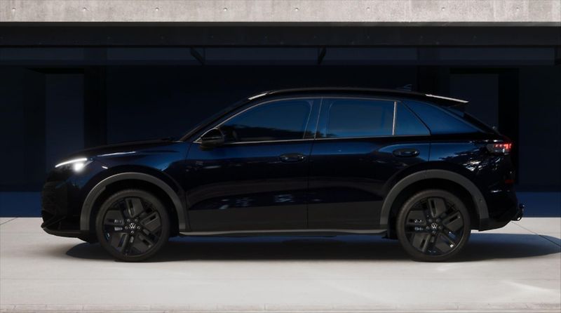 Volkswagen T-Roc (2026) 1,5 eTSI 110 kW 7DSG  R-Line - fotka 2 z 9