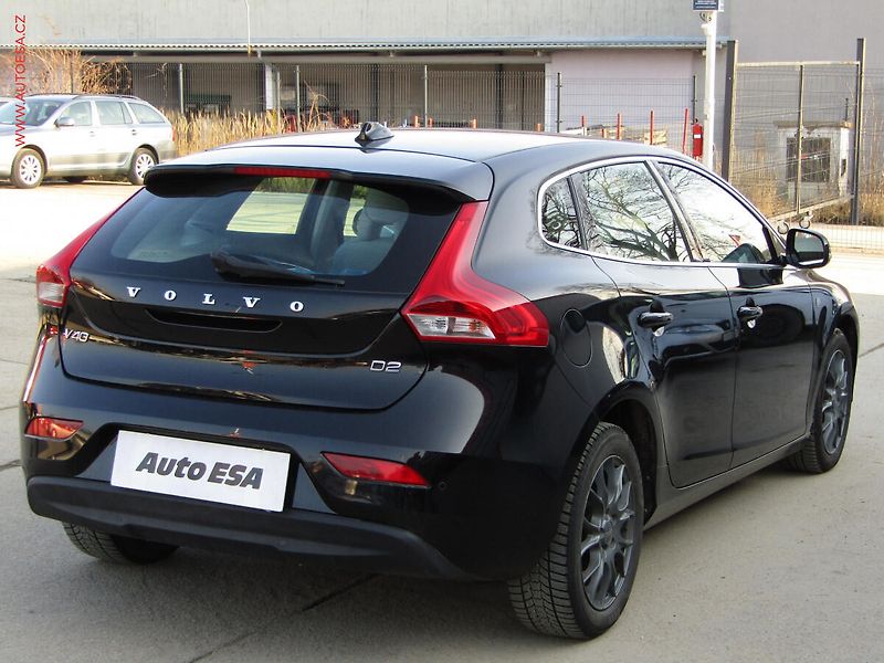Volvo V40 (2017) 2.0 D2, AC, LED, kůže - fotka 4 z 17