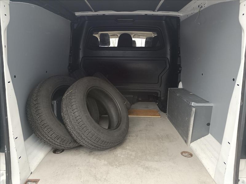 Opel Vivaro 2,0 CDTi Crewvan - fotka 10 z 21
