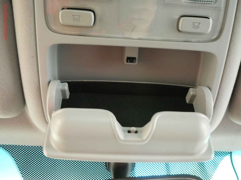 Kia Sportage (2008) 2.0i 4x4, ČR, AC, výhřev sed - fotka 15 z 21