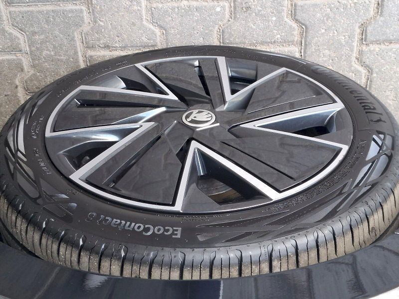 Škoda Superb (2024) COMBI GRT AMB TD 110/2.0 7DG - fotka 17 z 35