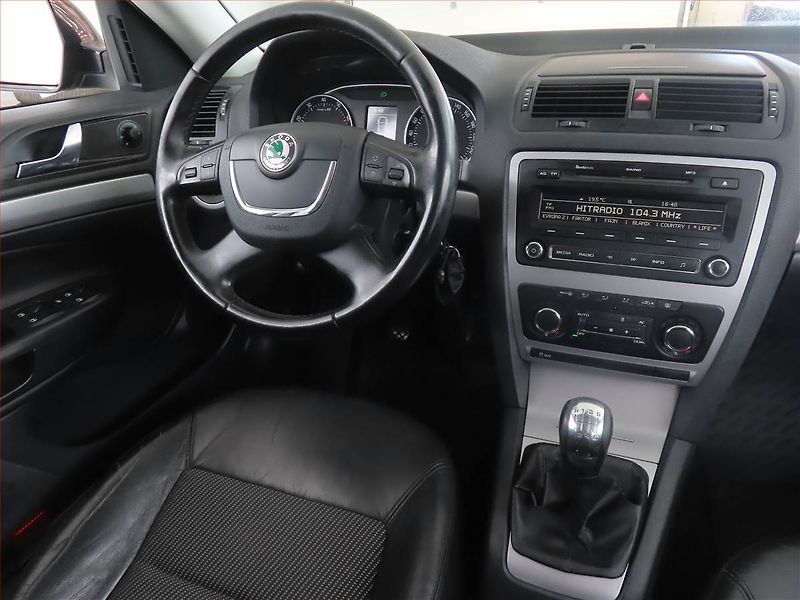 Škoda Octavia (2010) 1.2 TSI, Xenony, Tempomat - fotka 7 z 15