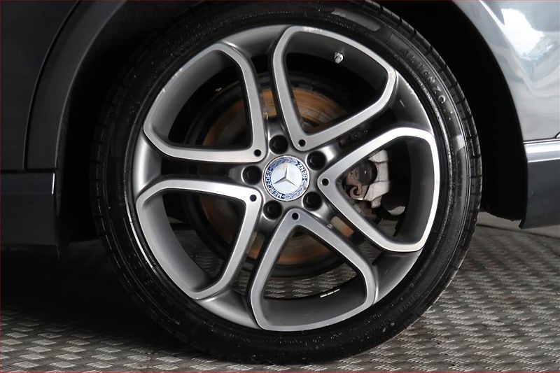 Mercedes-Benz Třídy E (2013) Edition E 300 BlueTEC, Automat - fotka 14 z 20