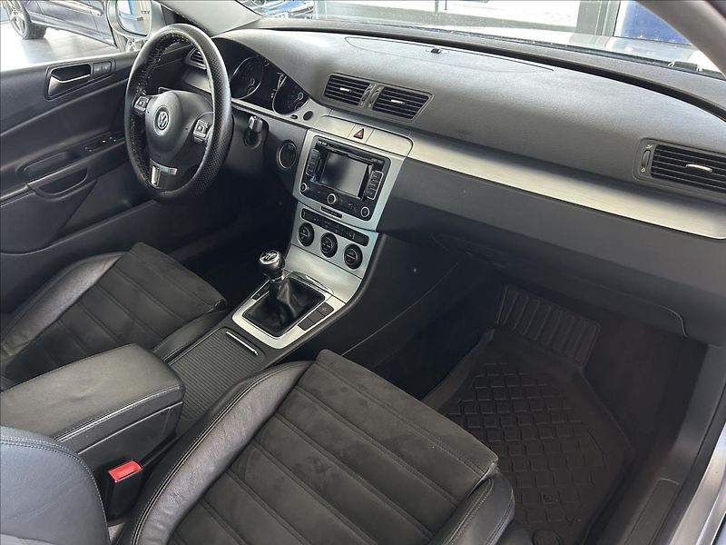 Volkswagen Passat 2,0   TDI 103kW,4MOTION,CR - fotka 9 z 25