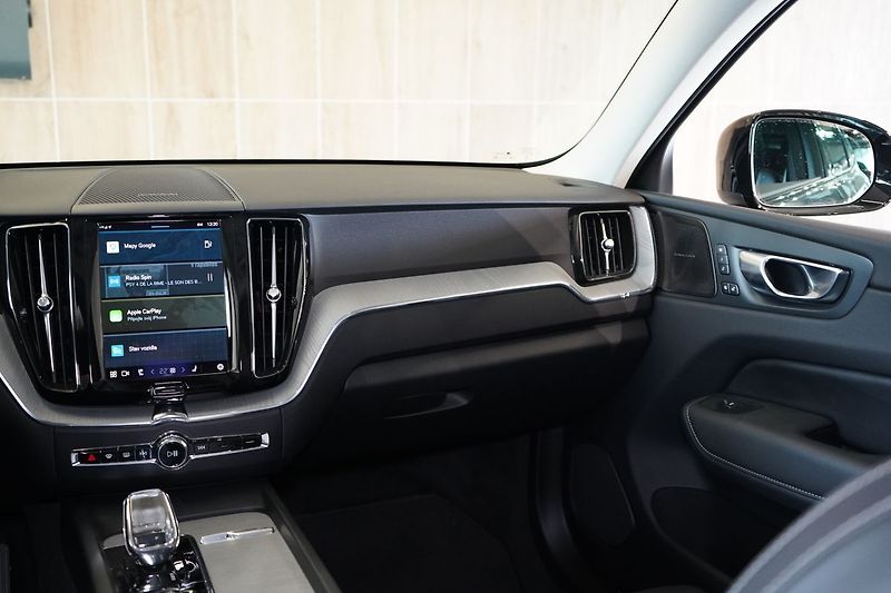 Volvo XC60 B5 AWD Plus Dark, Ventilace - fotka 46 z 46