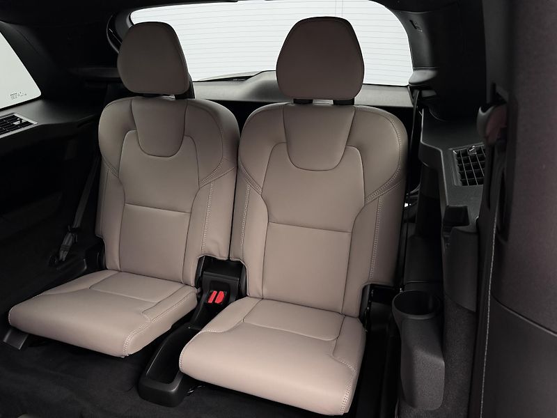 Volvo XC90 (2026) T8 AWD RECHARGE DARK PLUS 7m - fotka 17 z 25