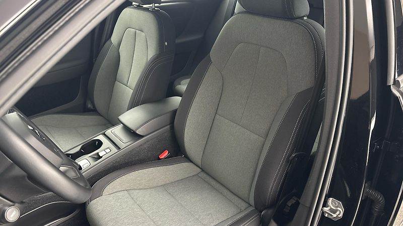 Volvo XC40 2.0 T3 AUT Momentum Pro - fotka 15 z 27