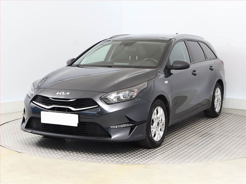 Kia Ceed (2023) 1.5 T-GDI, Automat, ČR,1.maj - fotka 2 z 18