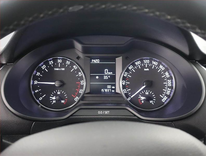 Škoda Octavia (2014) Elegance 1.6 TDI, Tempomat - fotka 11 z 17
