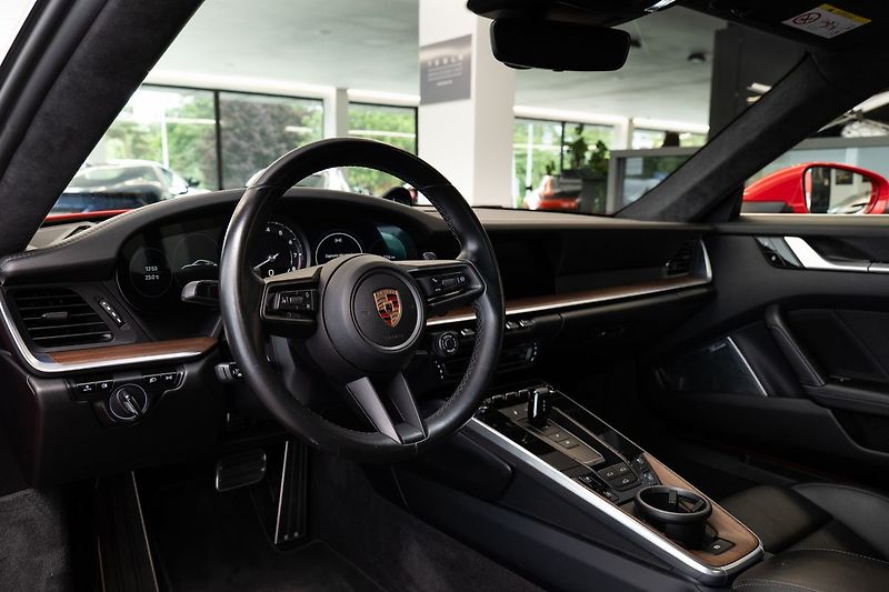 Porsche 911 Carrera 4S - fotka 5 z 24
