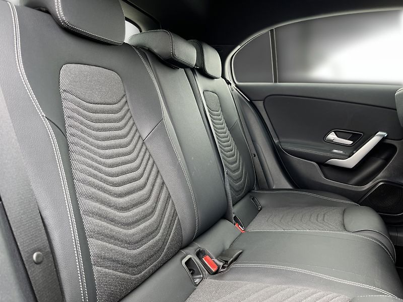 Mercedes-Benz Třídy A A-Třída 180 Progressive Editio - fotka 19 z 20
