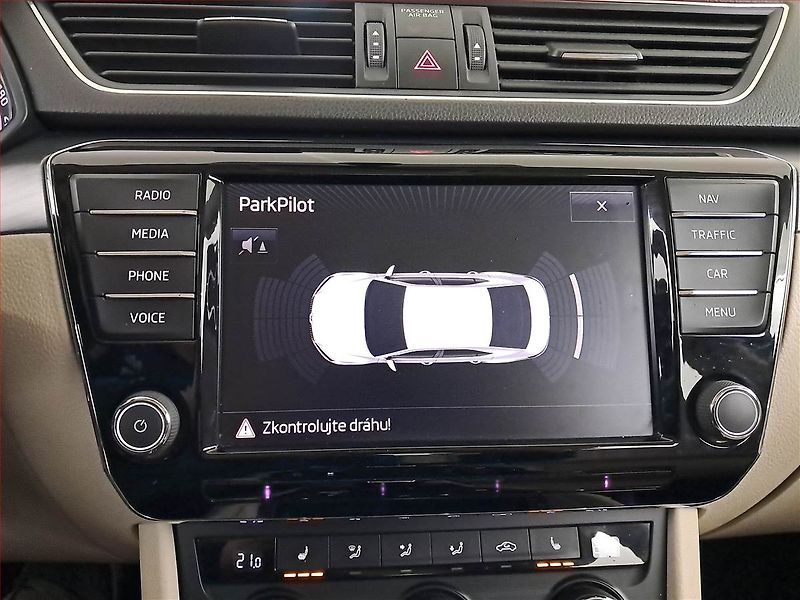 Škoda Superb (2016) 2.0 TDI, Automat, Kůže, Navi - fotka 20 z 24