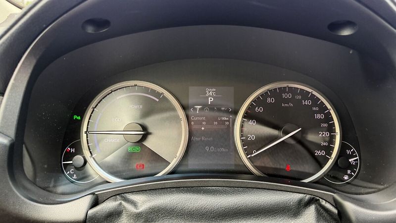 Lexus NX 300h 300H 2,5 HEV PREMIUM (LUXURY) - fotka 17 z 33