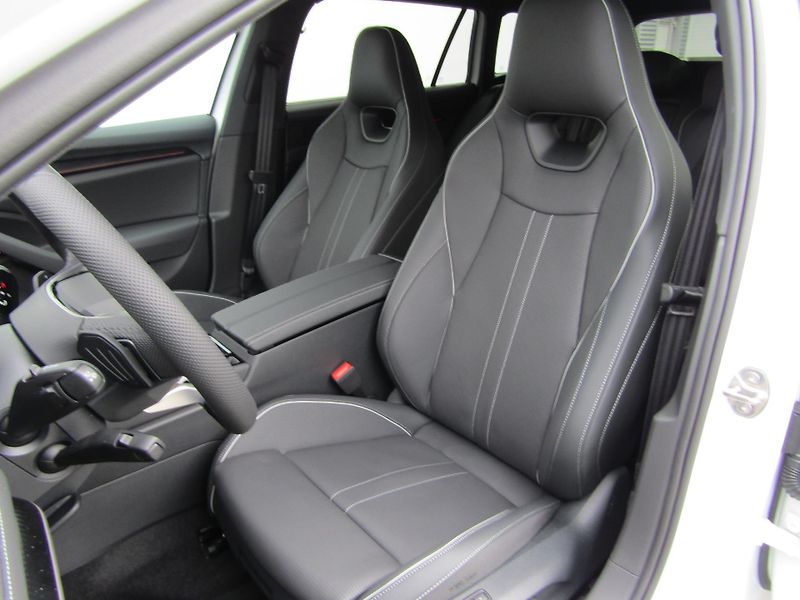 Škoda Superb (2026) Combi Sportline 2.0 TDI 142 kW - fotka 18 z 30