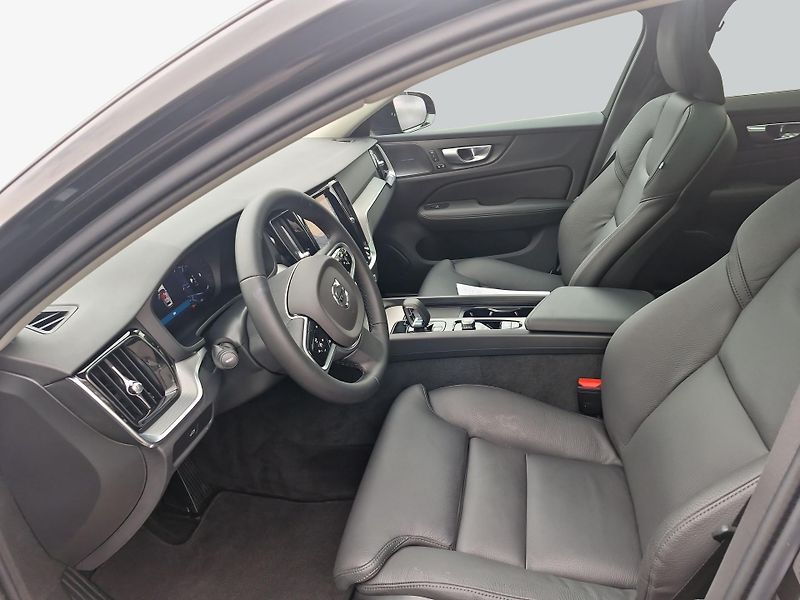 Volvo V60 B4 Plus Dark - fotka 9 z 15