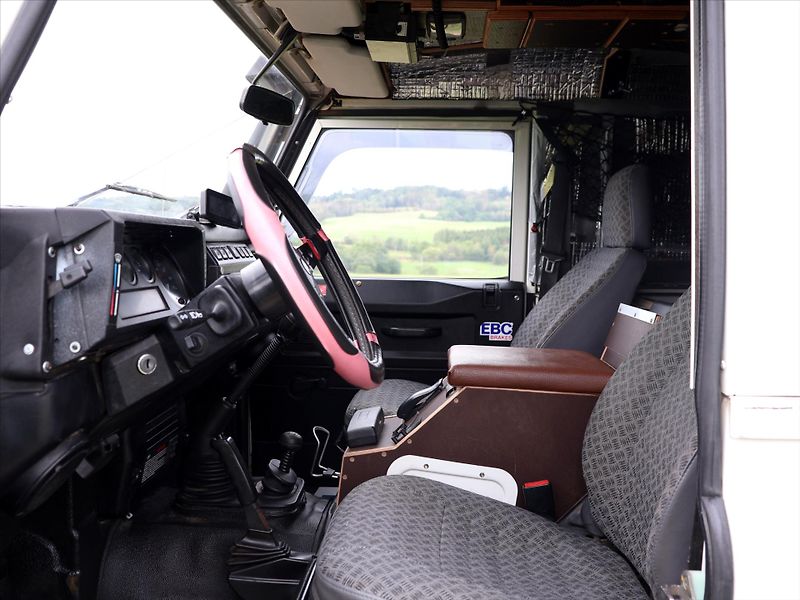 Land Rover Defender 2,5 110 Hard Top - fotka 26 z 40