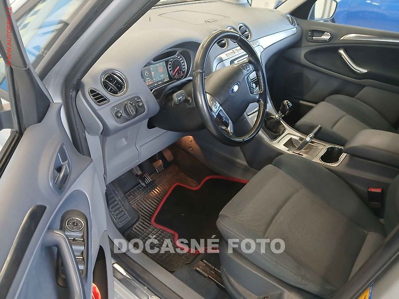 Ford S-MAX (2010) 2.2TDCi, navi, autoAC - fotka 3 z 3