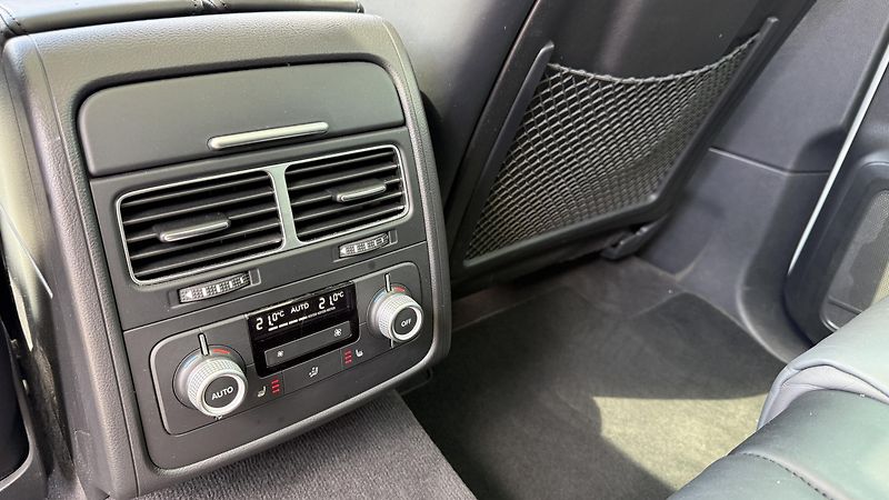 Volkswagen Touareg 3.0TDi*193kW*R-LINE*PERLEŤ - fotka 12 z 35
