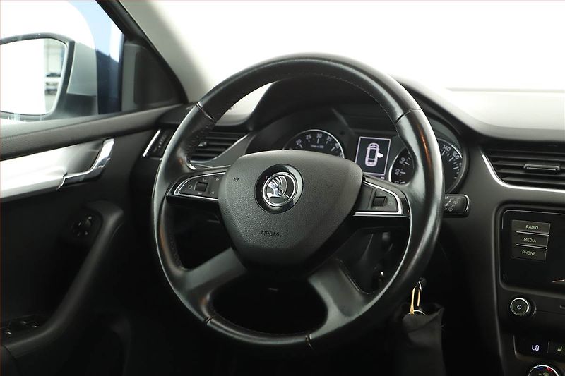 Škoda Octavia (2014) 1.6 TDI, Tempomat - fotka 11 z 13