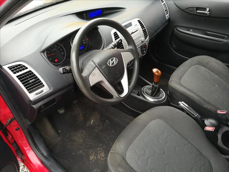 Hyundai i20 1,3 i - fotka 8 z 14