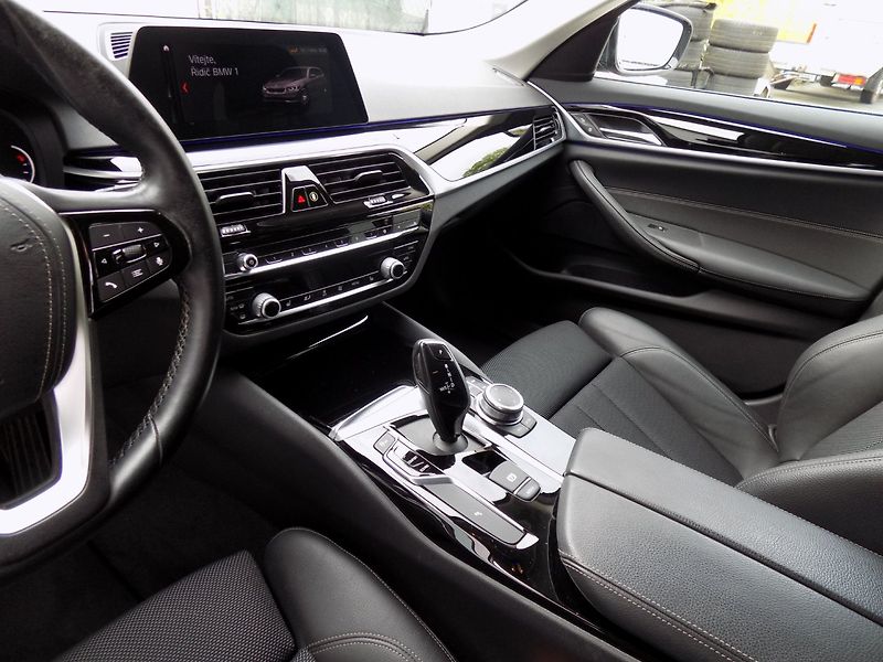 BMW Řada 5 (2019) 530d/Sport-Line/Full-Led/ - fotka 26 z 35
