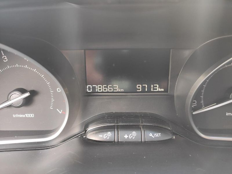 Peugeot 2008 (2019) ACTIVE 1.2 110k MAN6 1.majitel - fotka 14 z 26