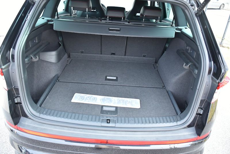 Škoda Kodiaq (2023) RS 2.0 TSI 180 kW 4x4 DSG - fotka 28 z 33