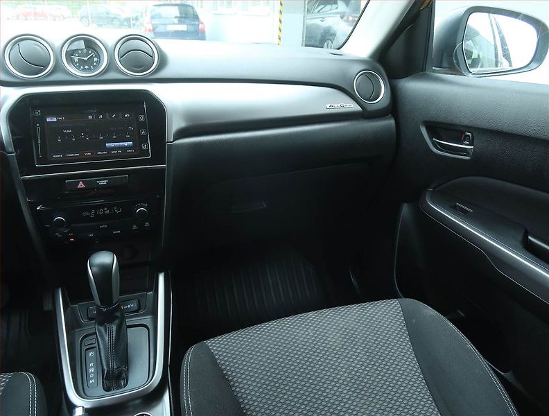 Suzuki Vitara (2019) 1.4 BoosterJet, 4X4, Automat - fotka 8 z 22