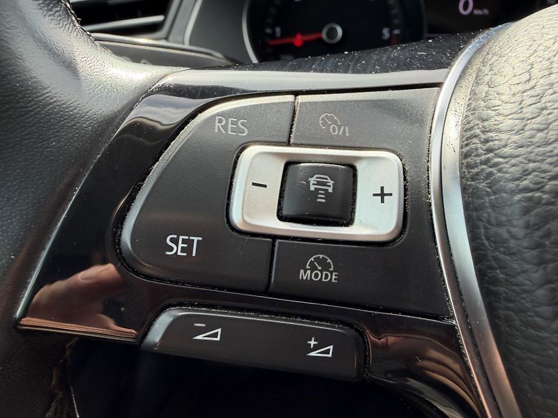 Volkswagen Passat 2.0 TDI MASÁŽ NAVIGACE 2X KOLA - fotka 18 z 40