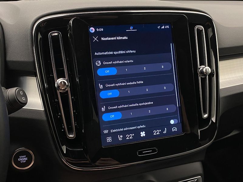 Volvo XC40 B3 DARK PLUS AUT CZ - fotka 43 z 56