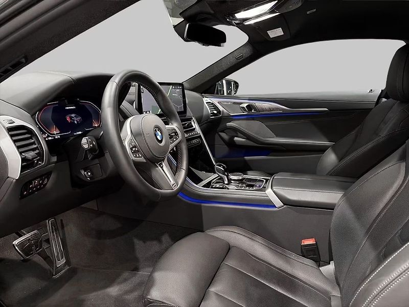 BMW Řada 8 (2025) M850i xDrive Coupé 08/2025 - fotka 9 z 15